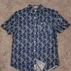 Short sleeved button down